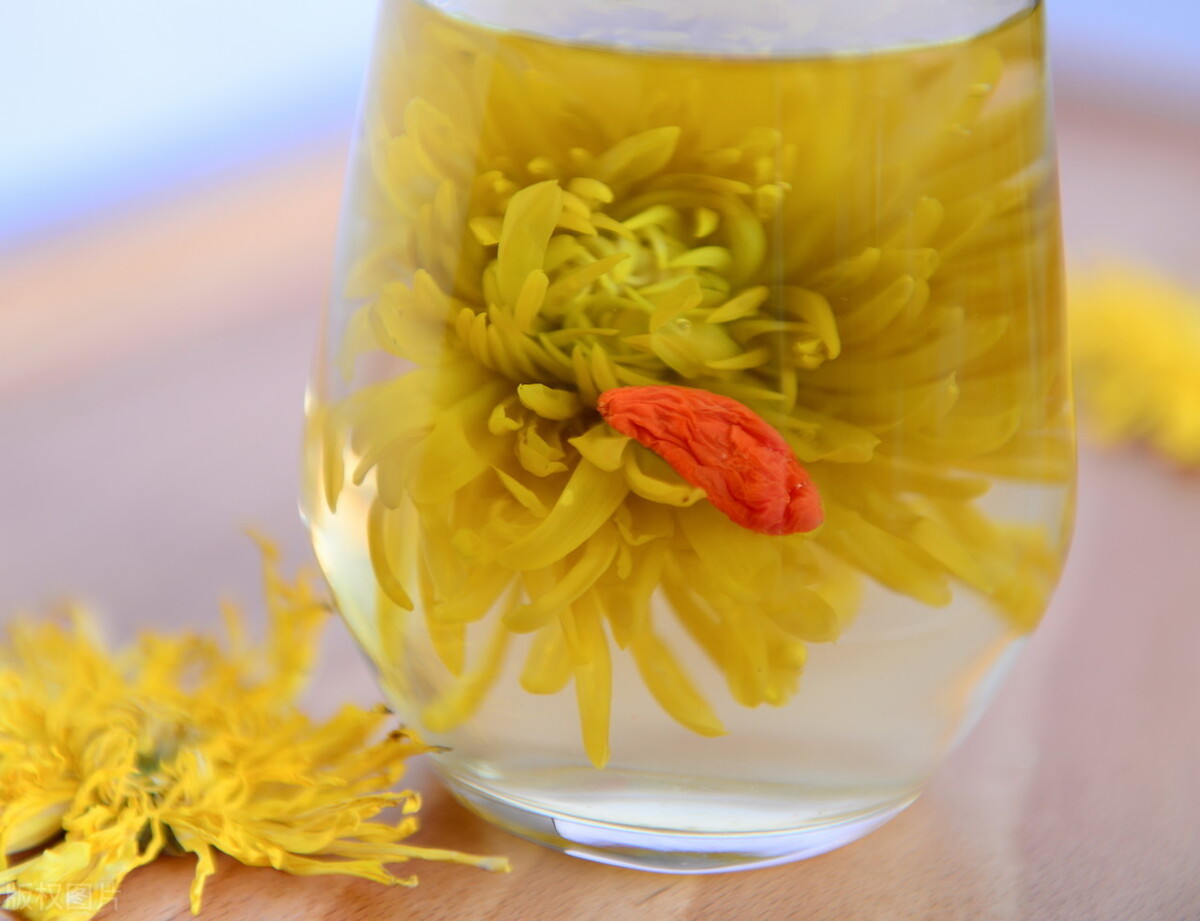 每天熬夜人会变成什么,每天熬夜会出现什么病