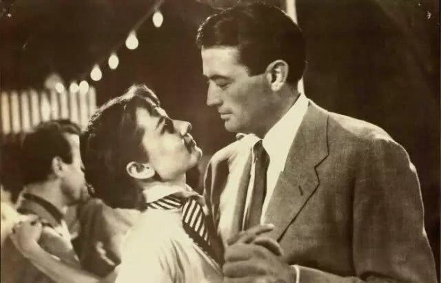 纪梵希爱赫本一生却没有回应,后来纪梵希做成口红,吻遍世间女子