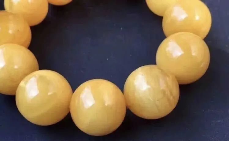 怎样鉴别鸡油黄蜜蜡的真假,真正的鸡油黄蜜蜡珠子图片