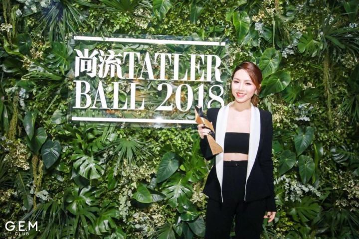 邓紫棋和林俊杰是一个级别吗,邓紫棋现场稳吗