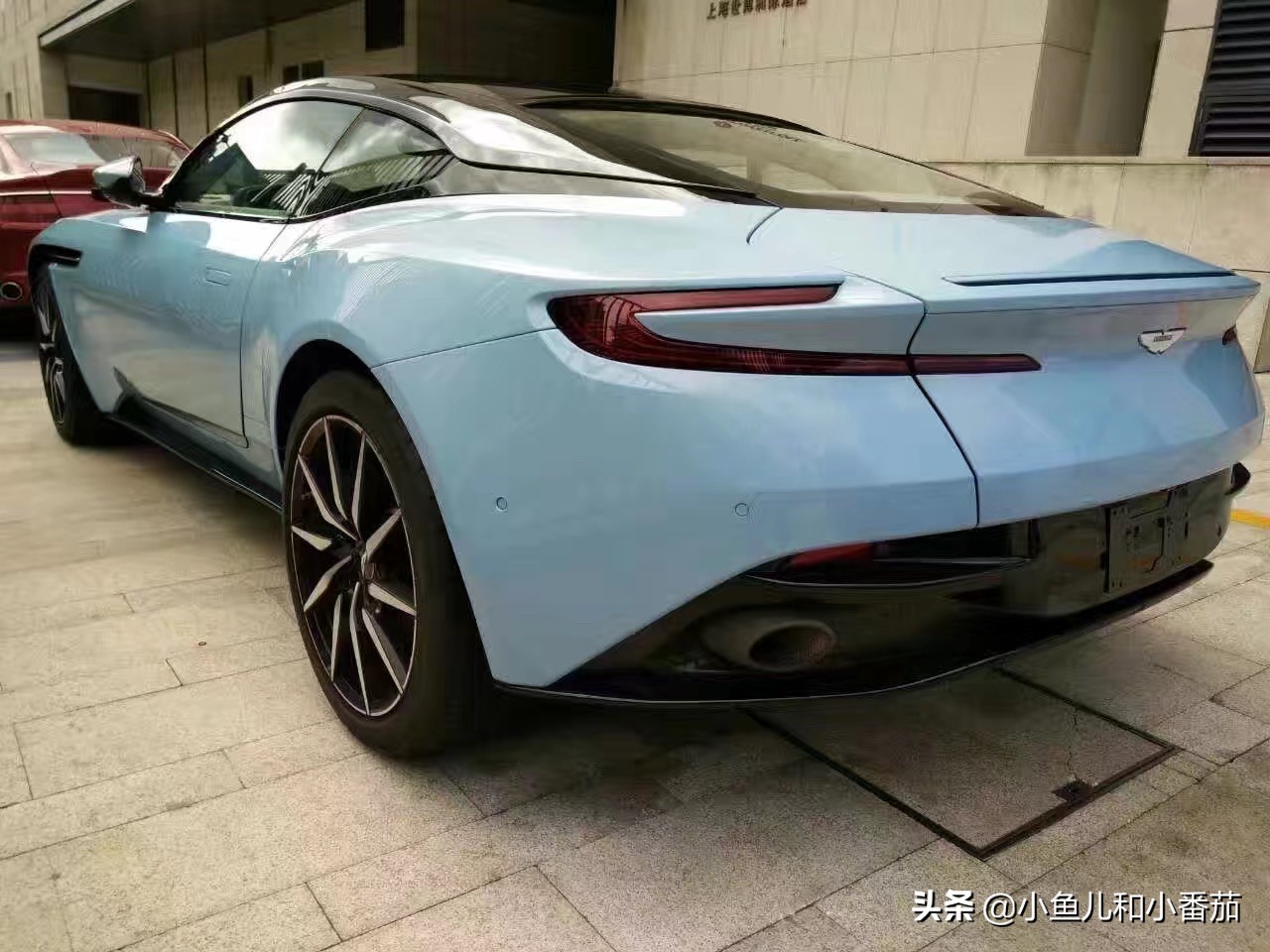 阿斯顿马丁db11引擎盖怎么打开,阿斯顿马丁db11和保时捷911