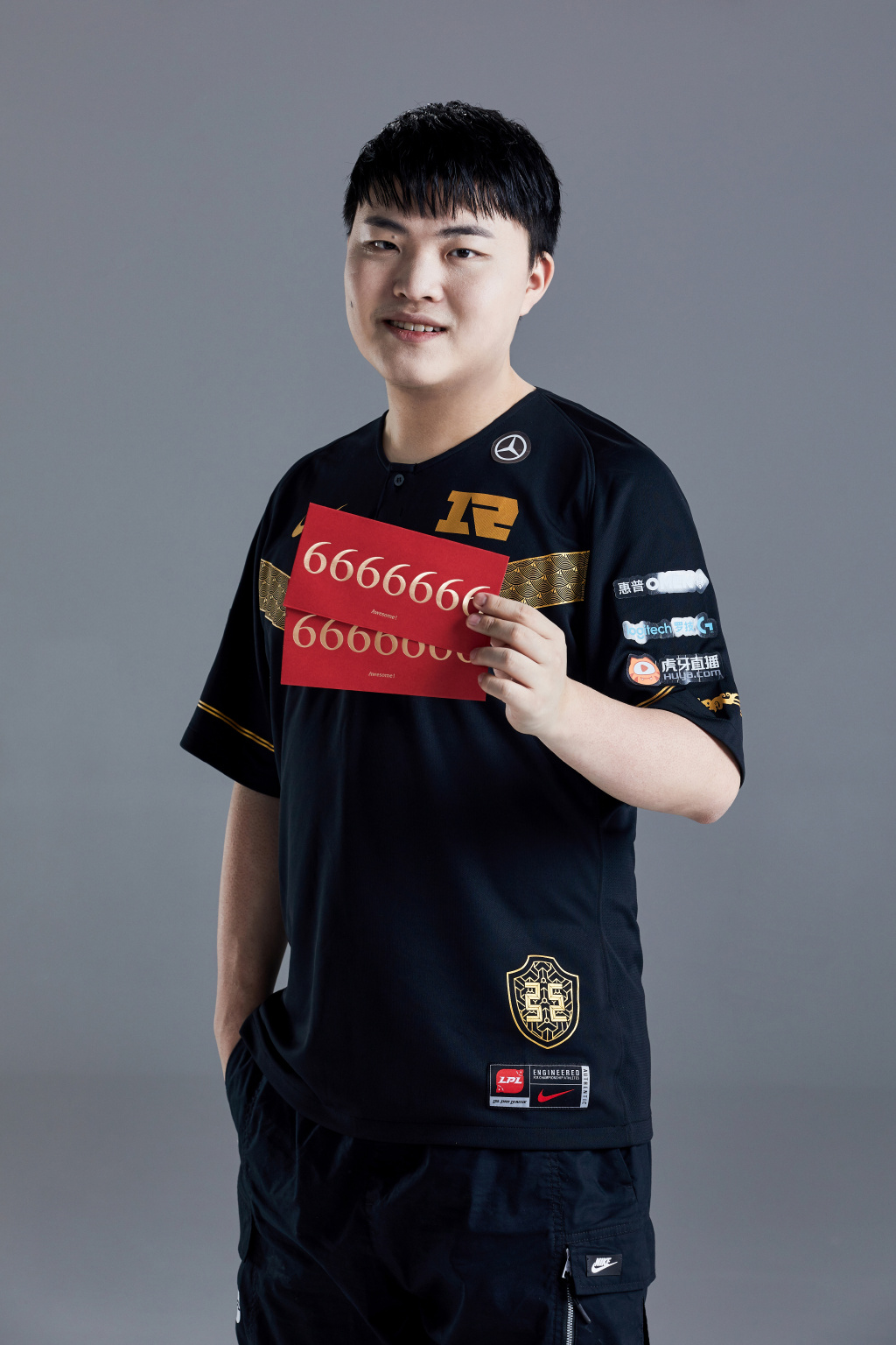 性感Uzi在线脱衣，却被超管警告，网友：这胖子好白呀