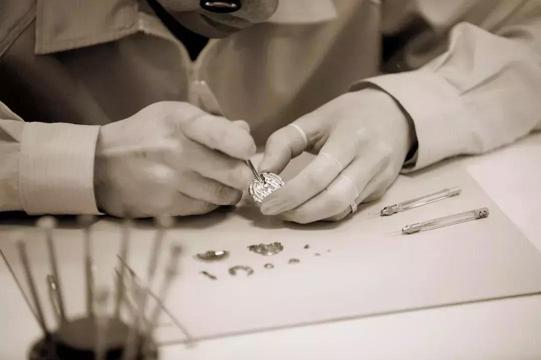 一道划痕需要补吗,一道很深的划痕怎么办