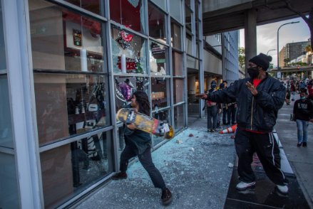 全美多地爆发抗议骚乱，花旗：大跌前请拿好现金