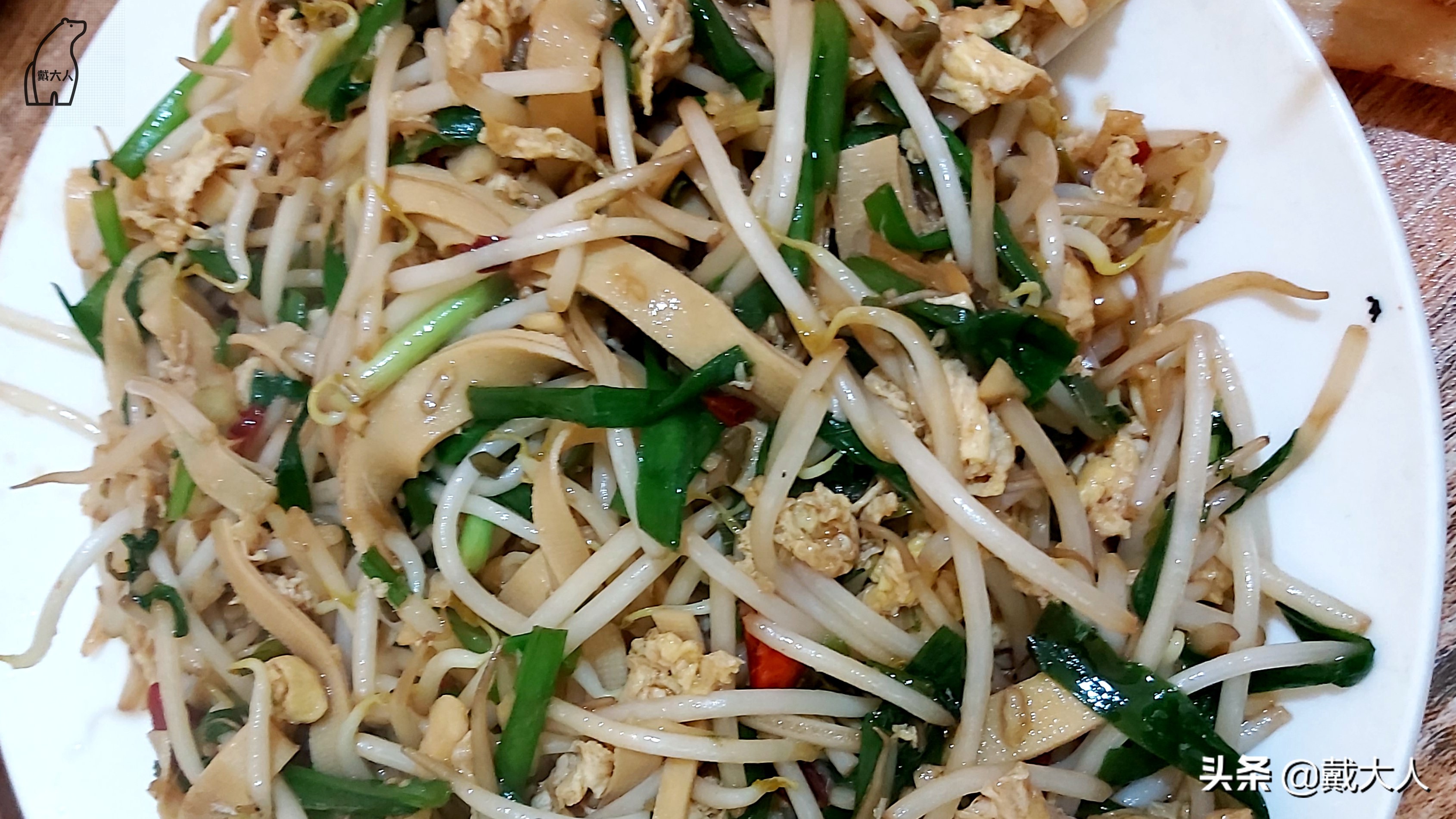 老戴我第一次吃到东北菜，原来机车工厂这条路才是真美食宝藏啊