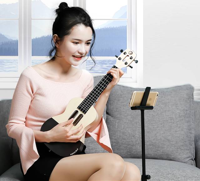 只需十分钟小白也能钢琴弹唱,智能尤克里里新手入门教程