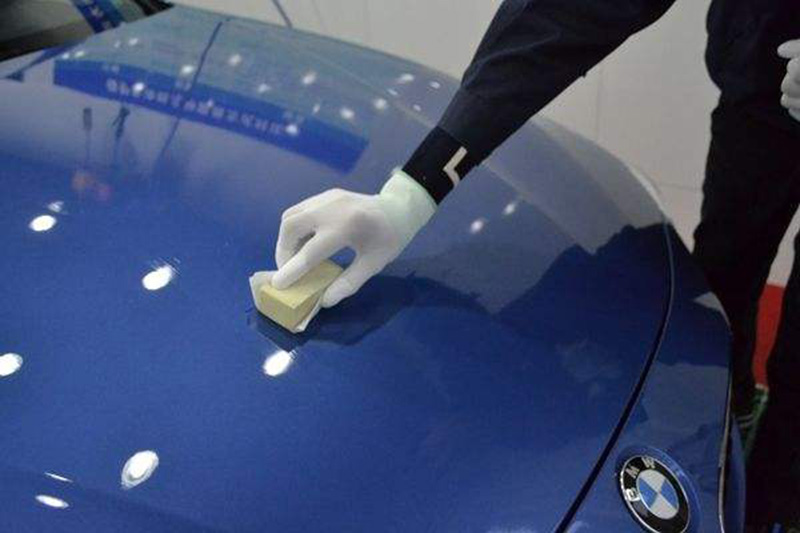 到底是贴膜好还是全车喷漆好,到底是车衣好还是贴膜好