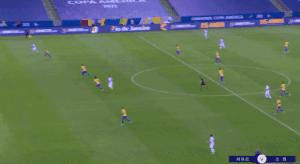 梅西第8次夺得金球奖全场起立,回顾梅西七次夺金球奖