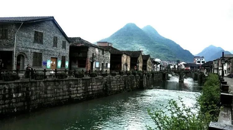 还没想好国庆去哪?自驾2.5小时,在秋日里泡温泉吃美食