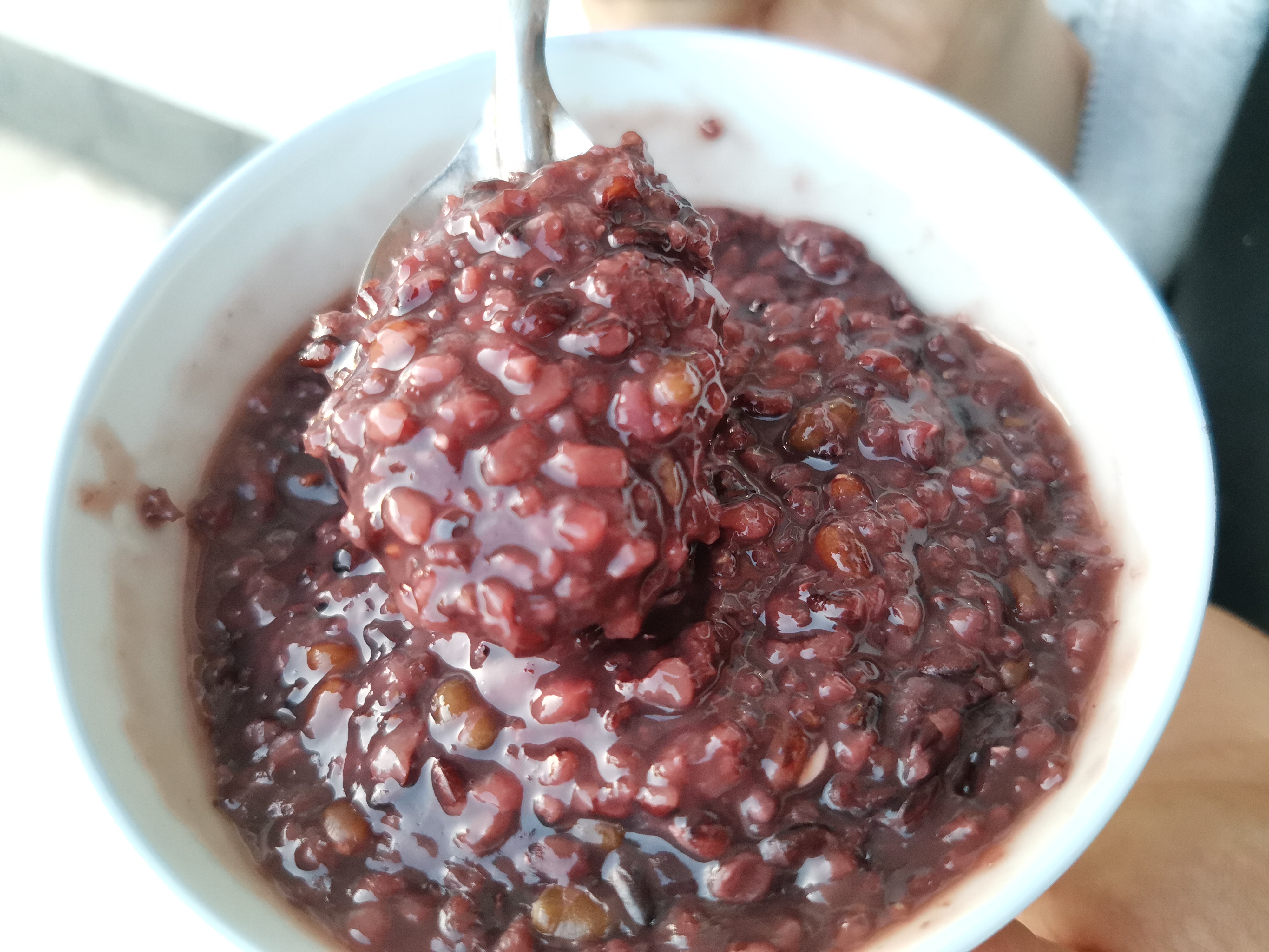 一洗黑掉色了会变什么颜色,黑米洗出来掉颜色是不是假的