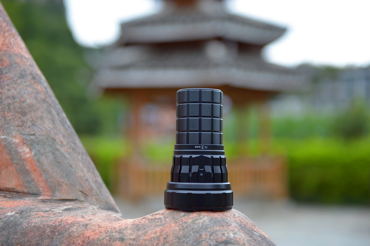 自从拍完这个手电之后,公园里人少了好多