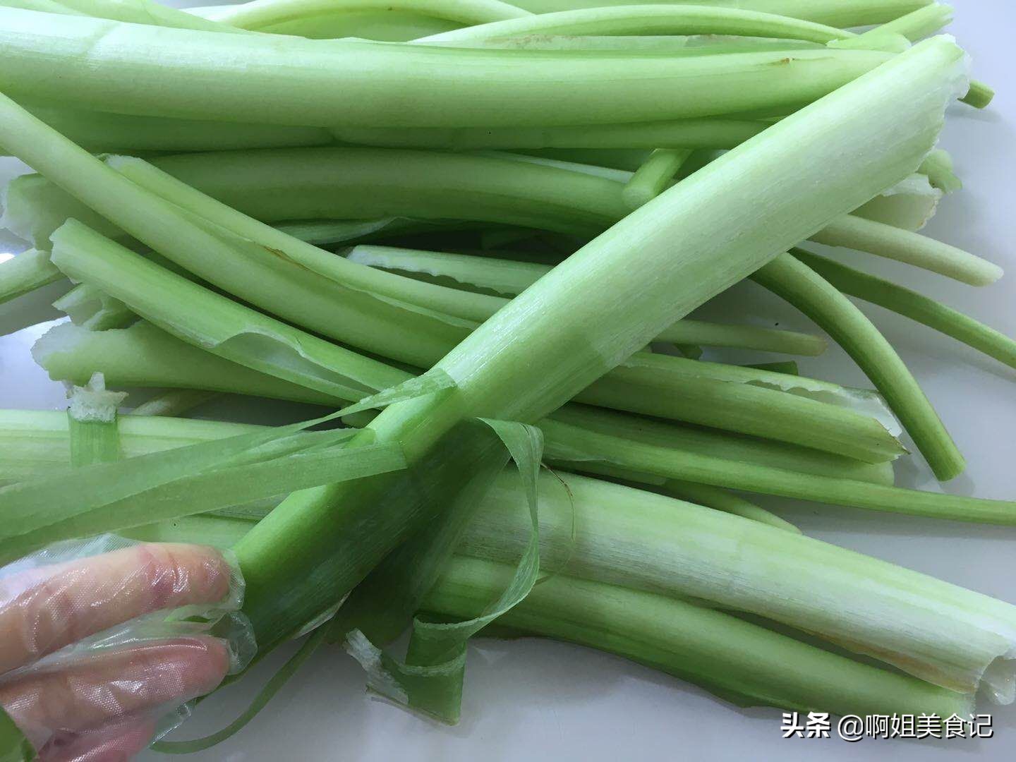 七月，我家早餐天天吃它，酸辣开胃，做一罐吃半年