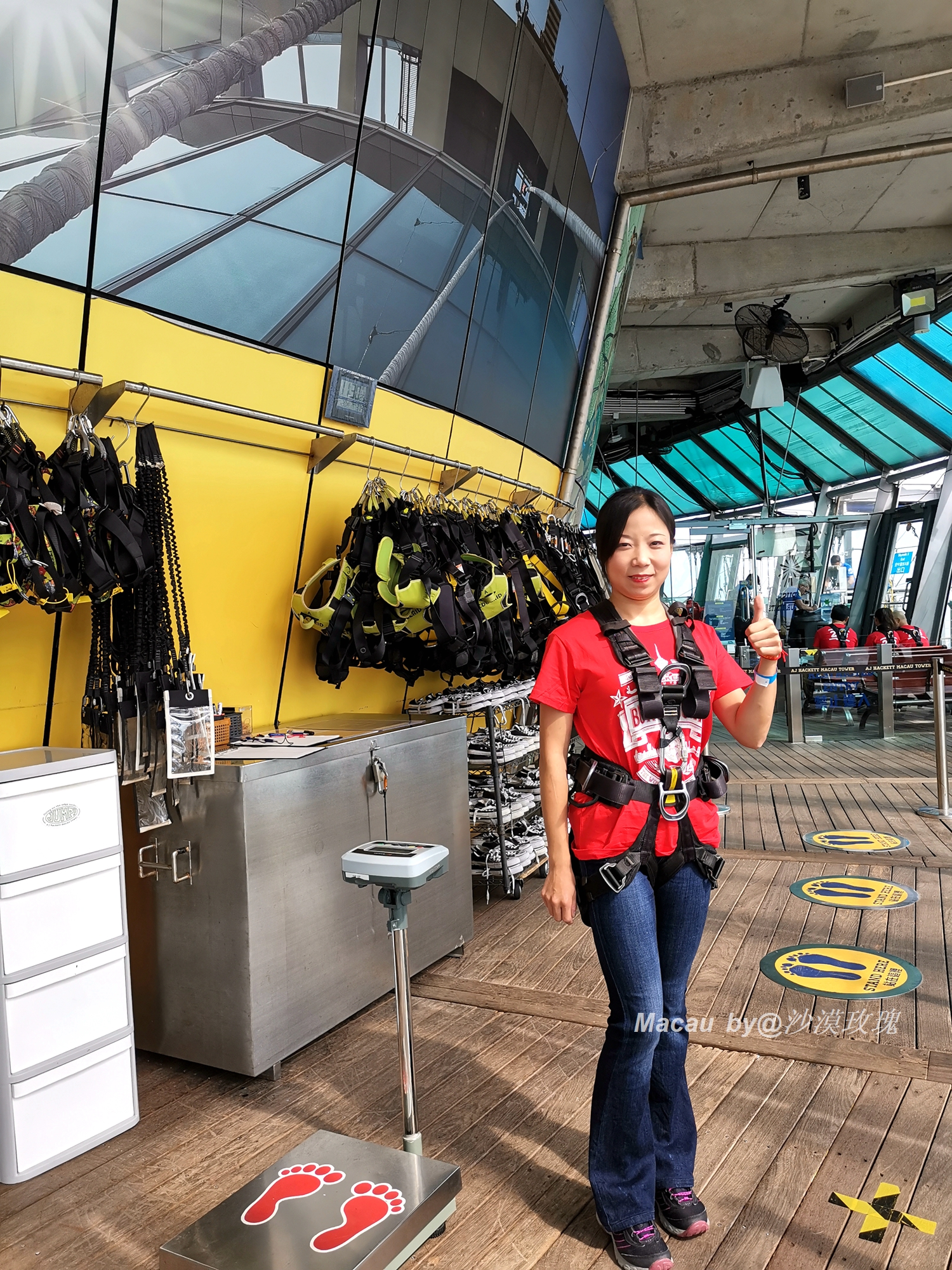 从3米高空跳到水里,世界最高蹦极澳门塔挑战成功