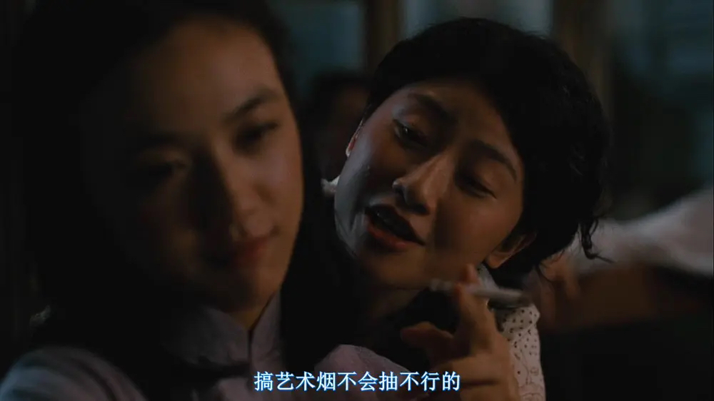 重看《色戒》,四个吸烟镜头,完美诠释出王佳芝的成长与挣扎