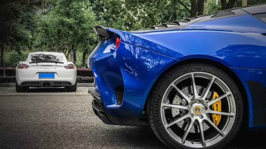 开跑车上下班是什么感觉,开跑车拉顺风车什么体验