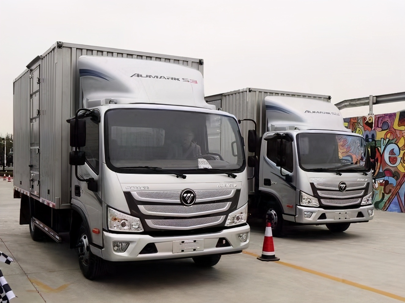 福田欧马可排半轻卡,欧马可属于福田的高端车吗