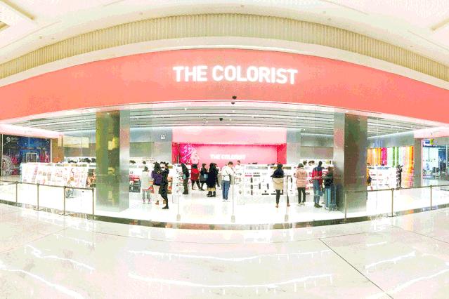 店播+快时尚+网红场景=业绩20万/店/天“调色师”这么玩不火才怪