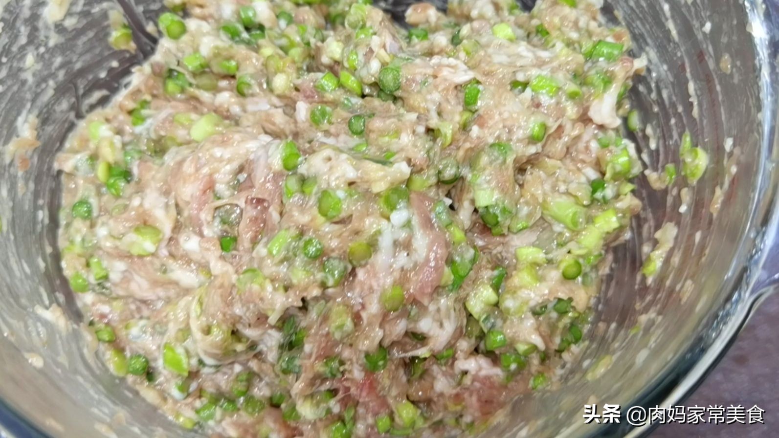 怎样蒸包子才能暄软蓬松不塌皮,图文讲解在家轻松蒸包子的方法