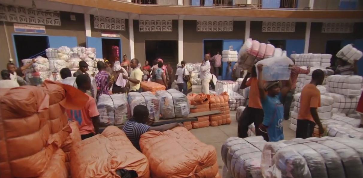 非洲人有多爱穿二手衣？每年进口三万吨，卖得比新衣服还火爆