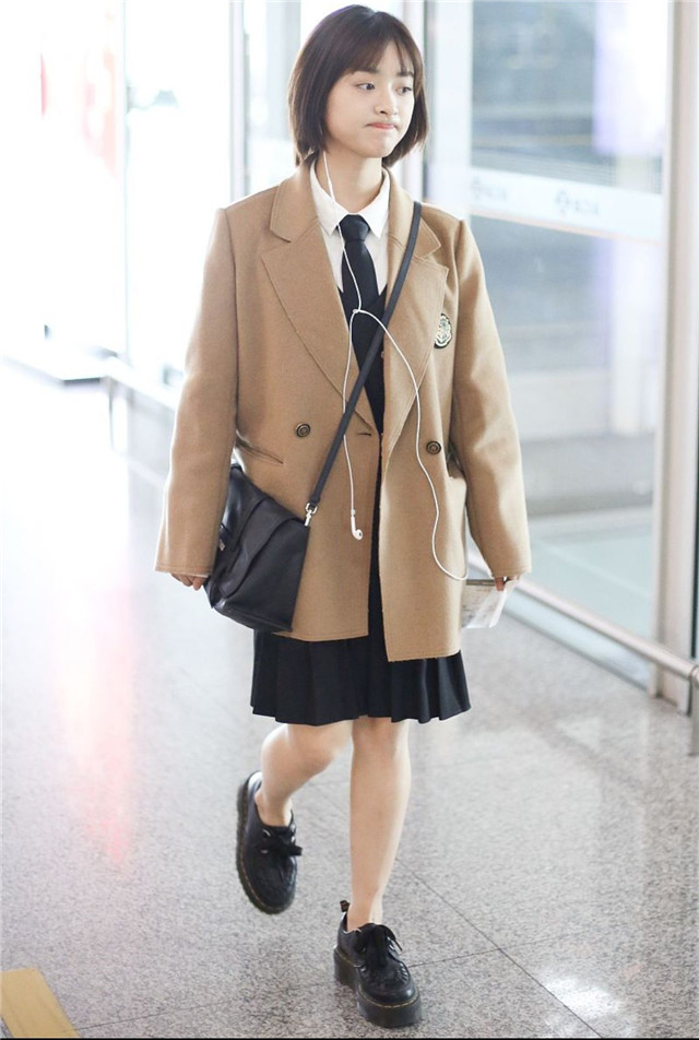 小个子女生不适合穿哪几种裤子,小个子女生别轻易尝试这4种搭配