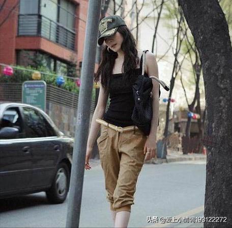 卡其色大t恤女配醋酸裙,卡其色流行时尚小衫