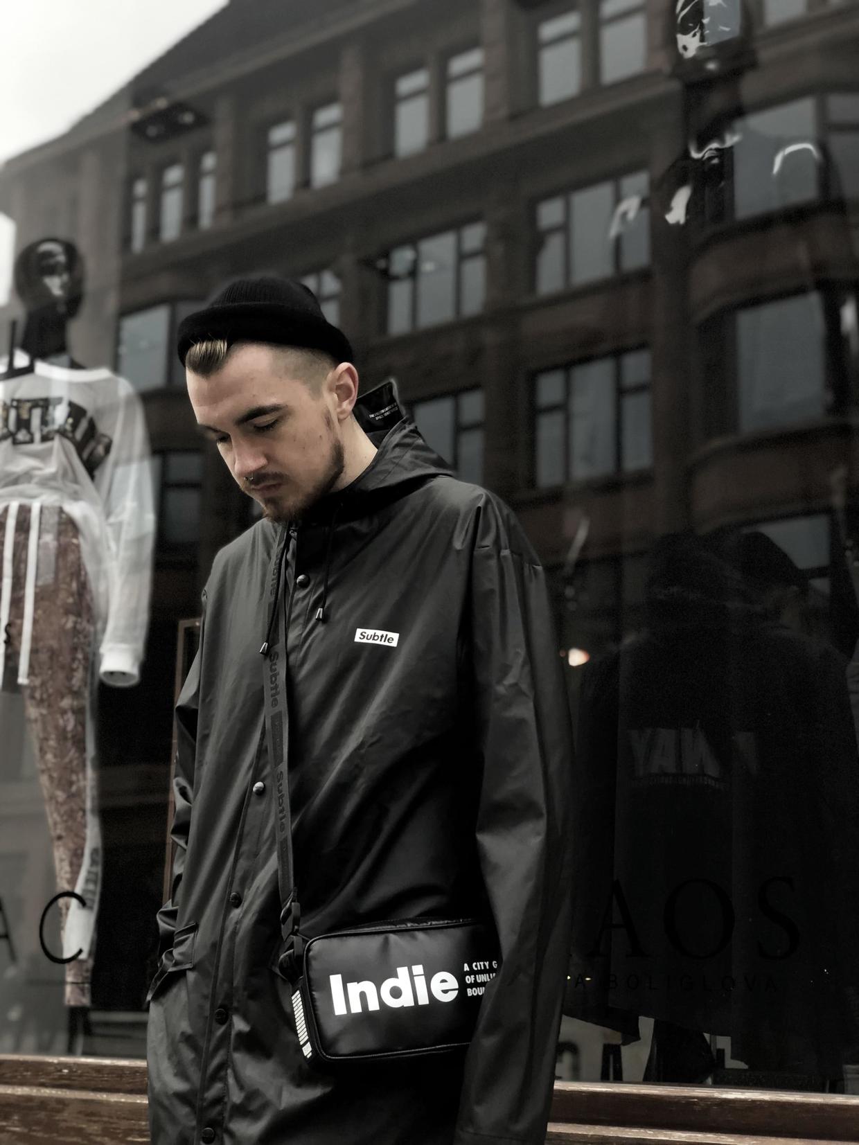 李斯丹妮同款subtle斜挎包,香港潮牌中性穿搭