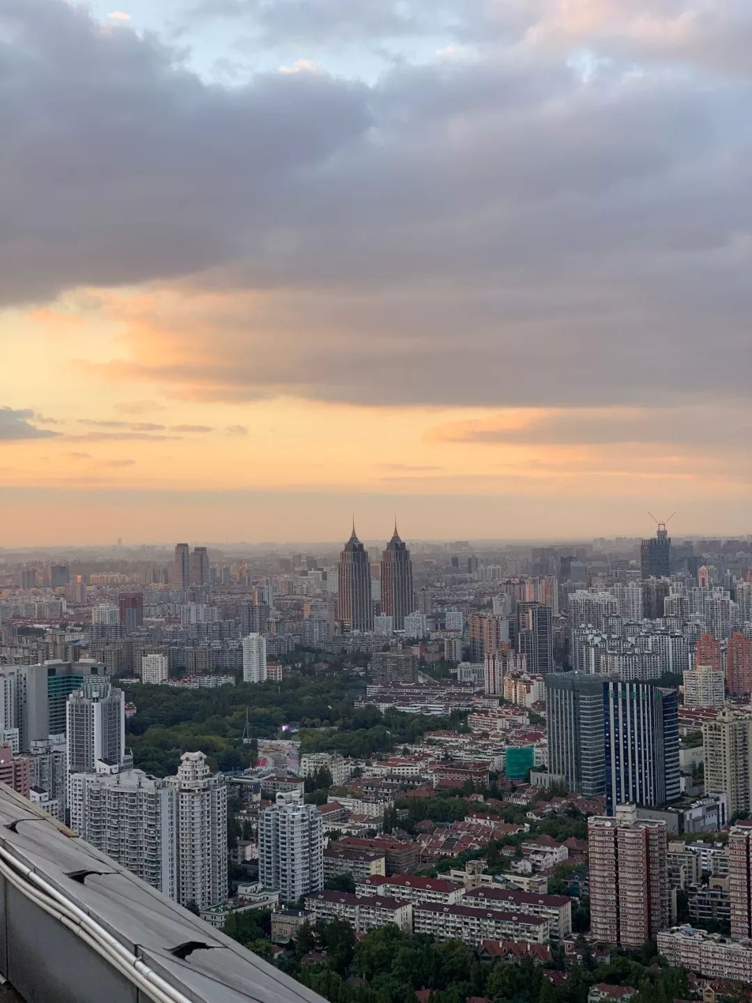 变焦是放大的意思吗,变焦跟主摄裁切对比