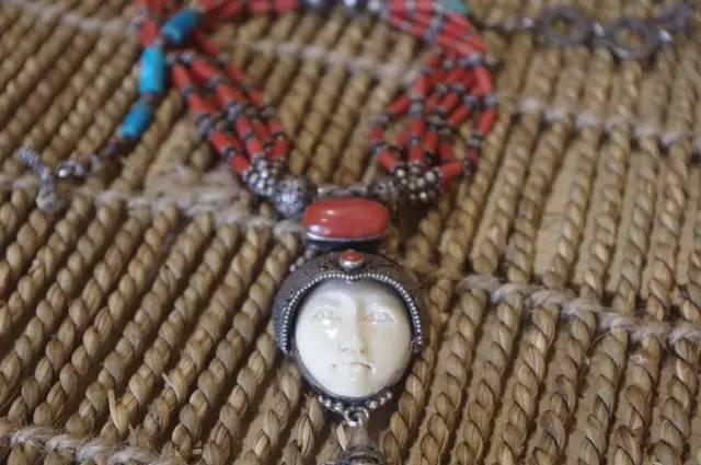 蒙古族为何对银首饰情有独钟,蒙古族为啥喜欢戴银饰