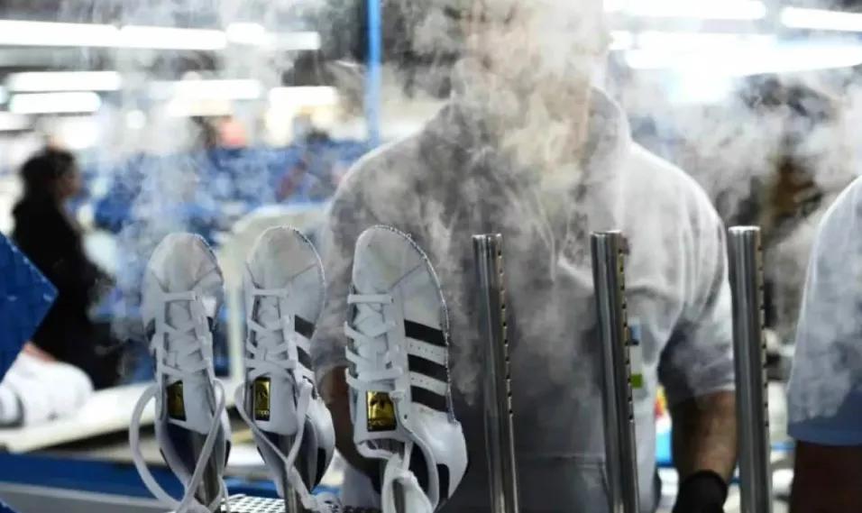 球鞋开胶判刑,球鞋开胶不给退换违法吗