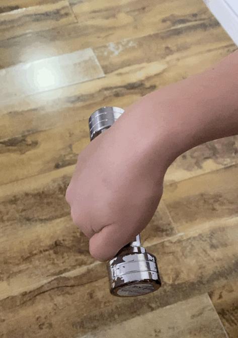 网球肘的自我锻炼三个动作,一个动作解决网球肘