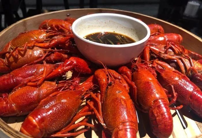 南宁美食推荐必吃龙虾,南宁最好吃的五香龙虾