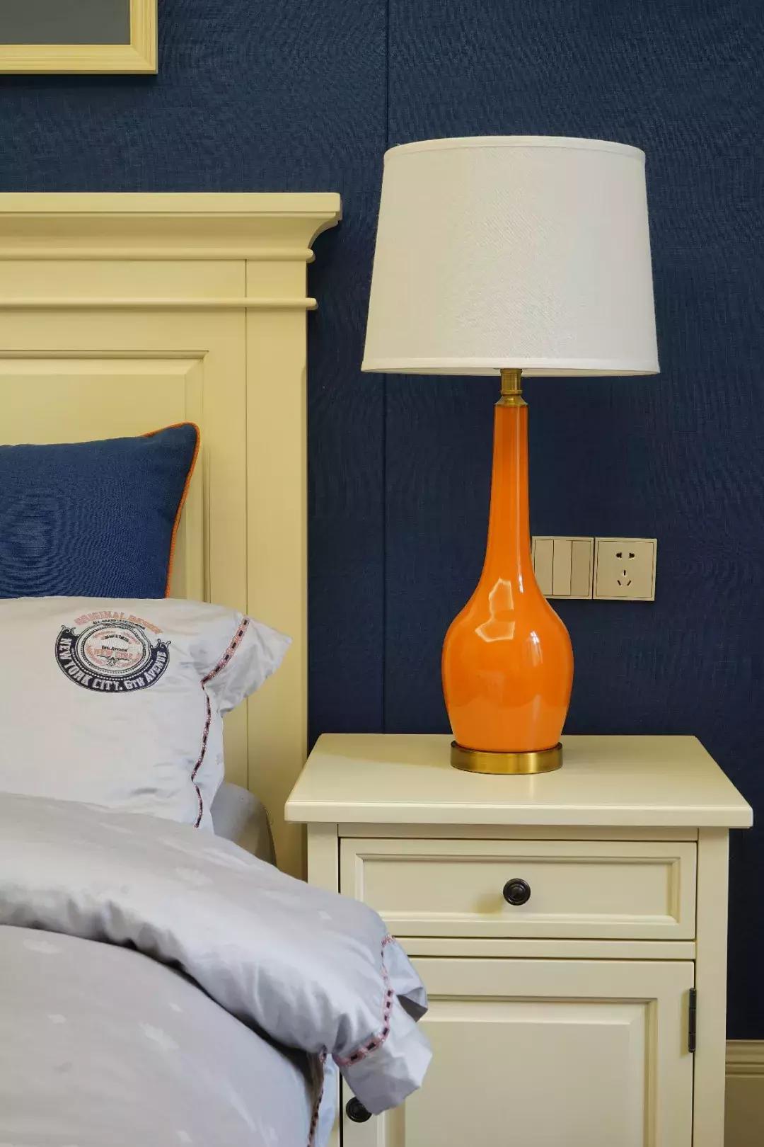 床头柜这样搭配卧室真的好美 (美洛铂格床头柜)