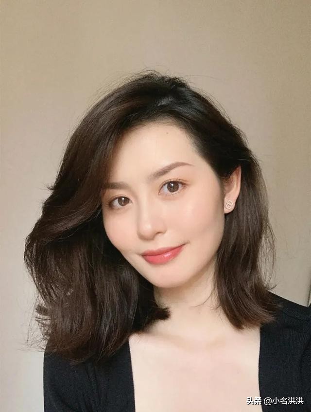 颧骨高头发蓬松多厚适合什么发型,颧骨高扎头发好看还是散头发好看