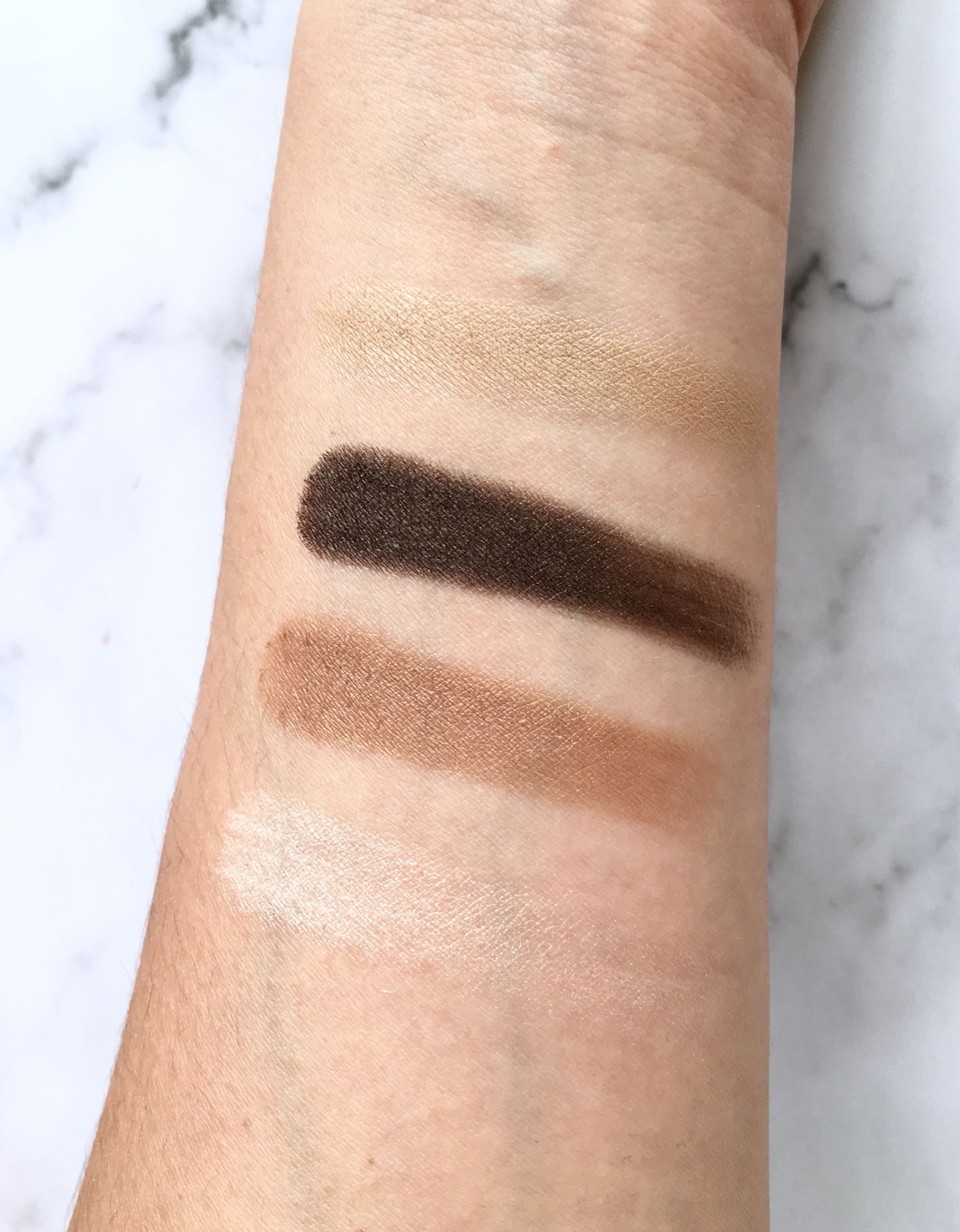 选眼影盘冷白皮,推荐一款好用的眼影盘