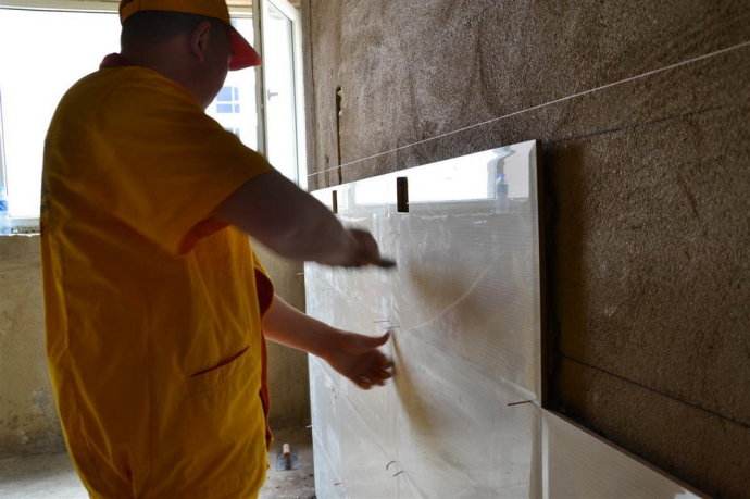 装修工人平均工资水平是多少,装修工人的工资应该是多少