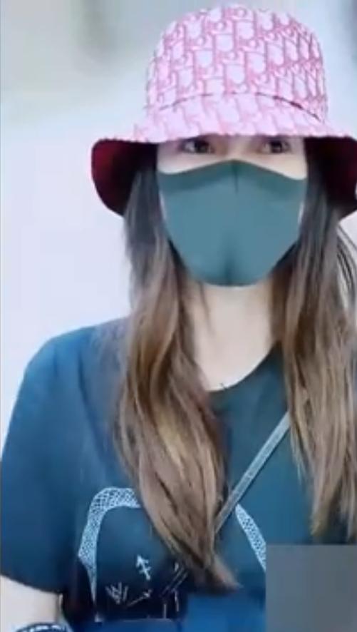 好妈妈人设?baby赶早机回国,透露“要送孩子上学”被吐槽假