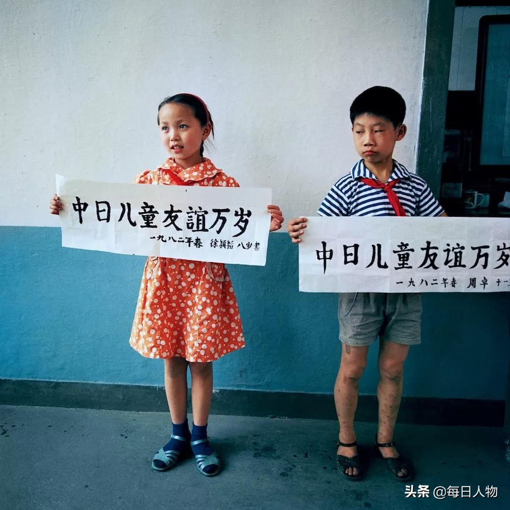 日本摄影师给中国儿童拍照,著名摄影师回忆第一次给孩子拍照