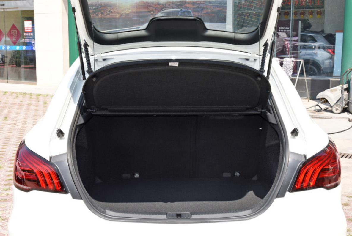 同重量的轿车和suv哪个省油,15万买强实力家用车买这4款准没错