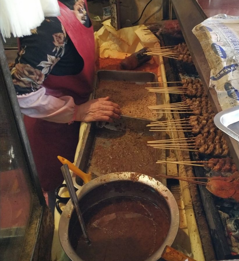 一家每天都在排队的烤面筋小店,太原第一烤面筋