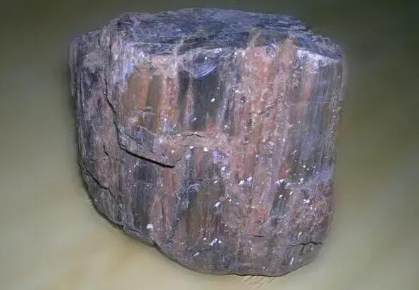 见惯了宝玉石，它的原石长啥样？有些毫不起眼，捡到千万别丢……