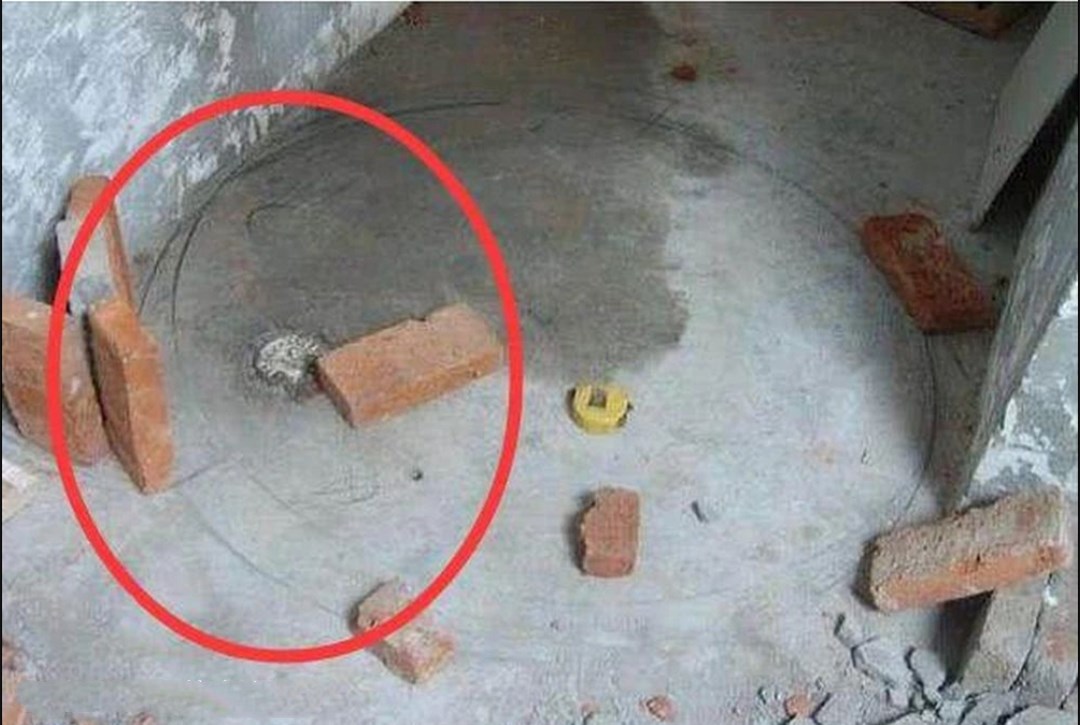 轻质砖砌墙搭建阁楼,小伙用水泥钢筋砖盖高层住宅楼