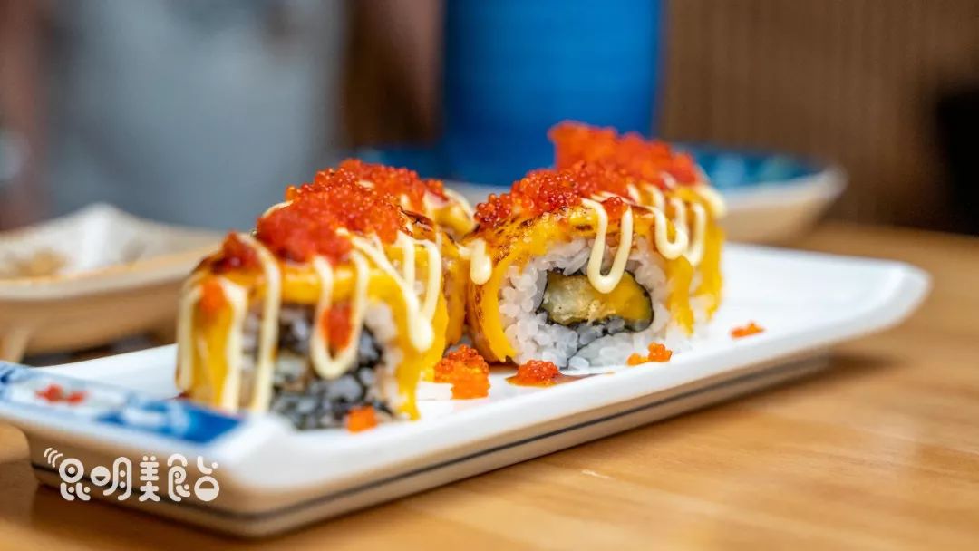 在昆明，第一次见200斤的大鱼，蘸着芥末生吃超爽