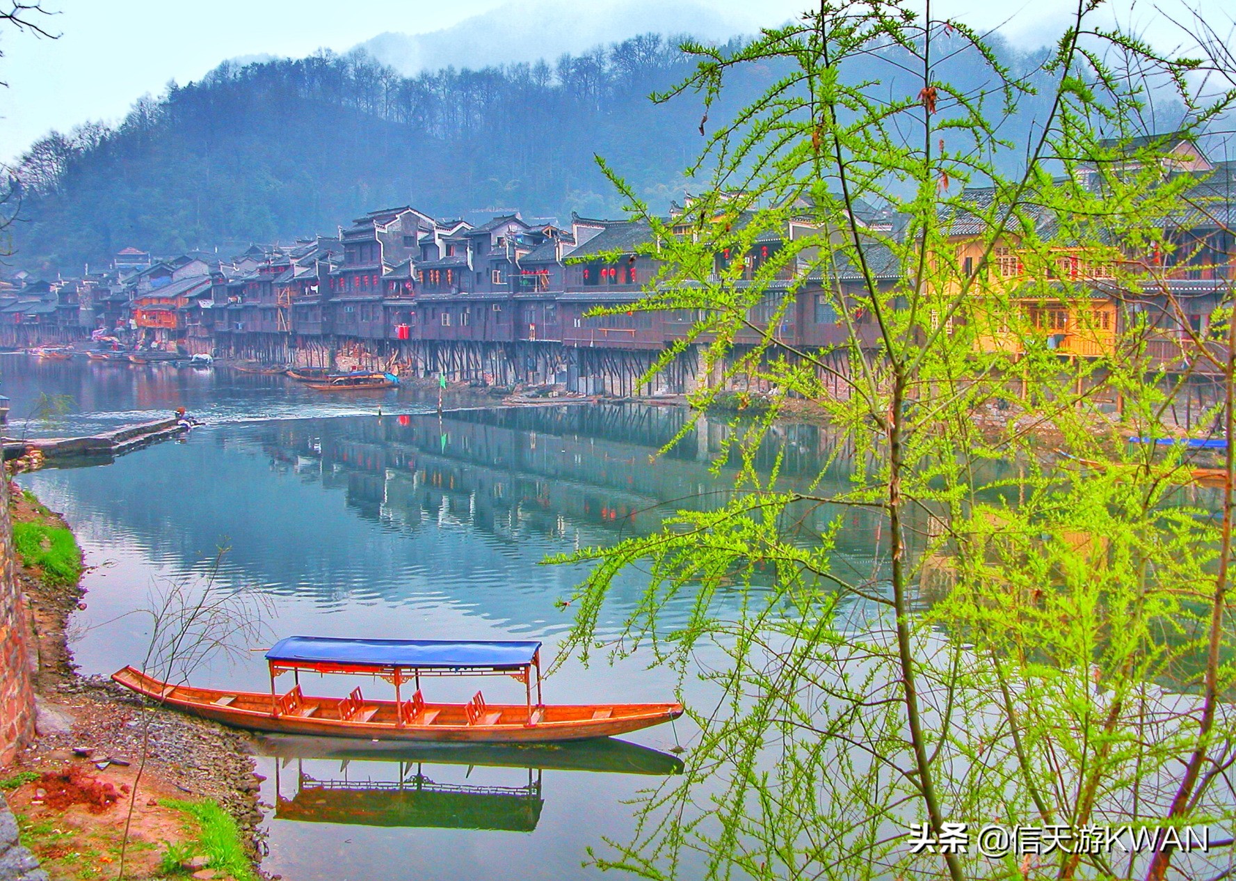 边城：沈从文笔下的湘西,沈从文在边城中对沱江的描写