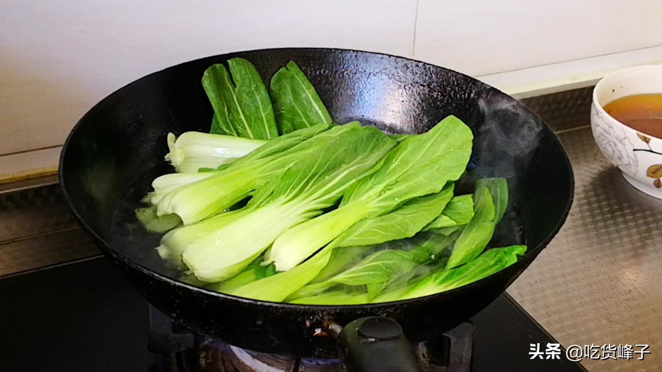 炒青菜记住这3点,怎样炒青菜比较翠绿