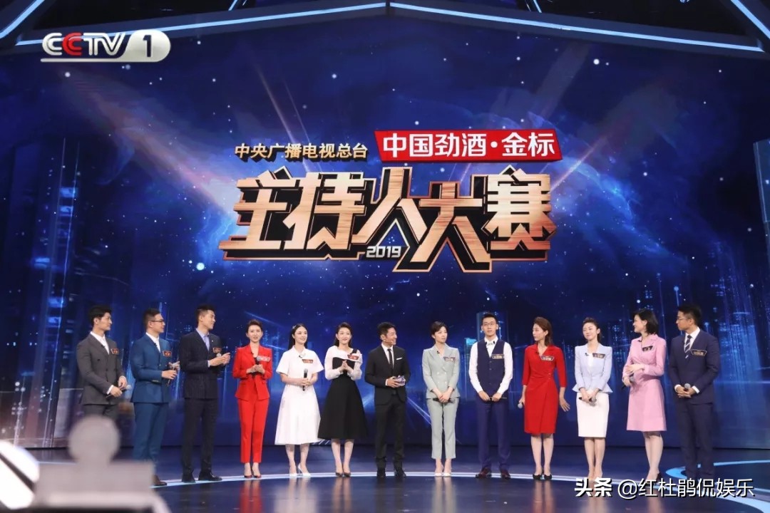 迟茜首次亮相央视新闻直播间，主持人大赛文艺类选手成实习播音员