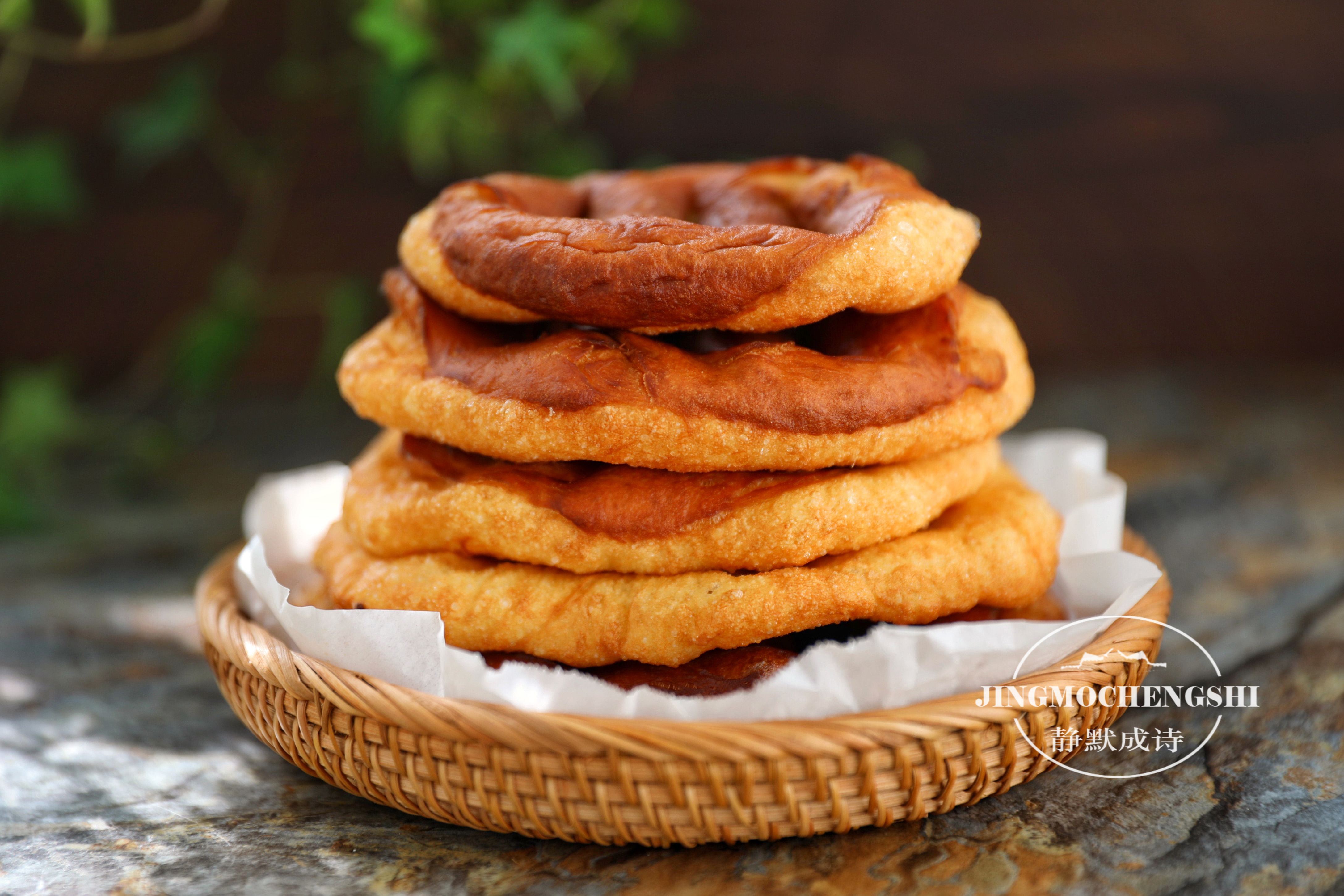 糖油饼怎么做又软又好吃又简单,早餐老北京糖油饼做法大全视频