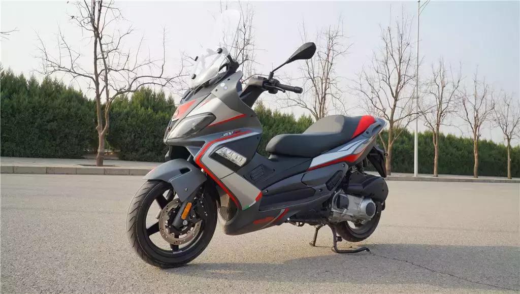 鍜宻rmax300鍚岀骇鐨勮溅,srmax300楠戣鎰熷彈