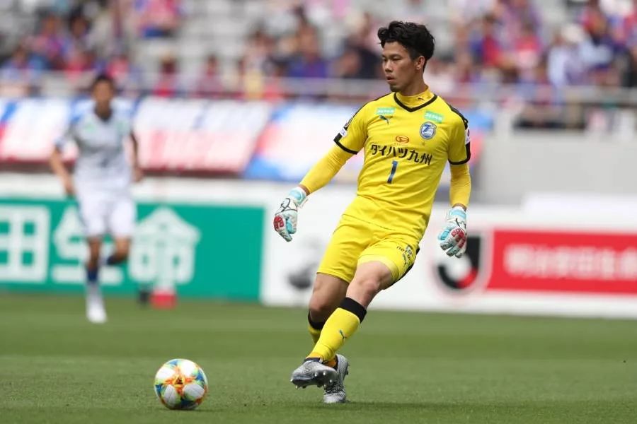 足球队员王大雷简介,足球门将王大雷跟小男孩