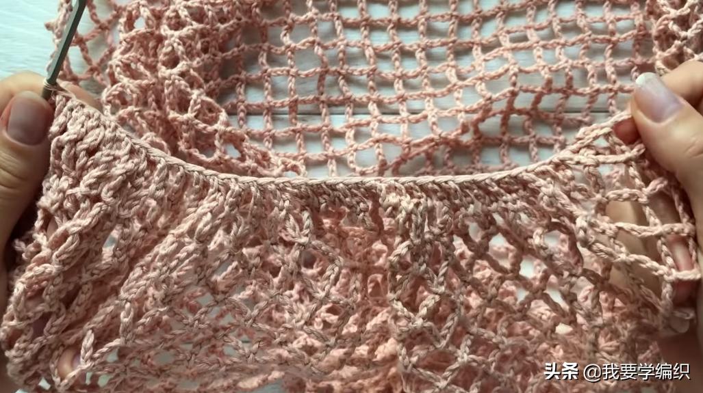 蝴蝶图案的塑料网格串珠包包教程,空心线塑料网格包包编织教程