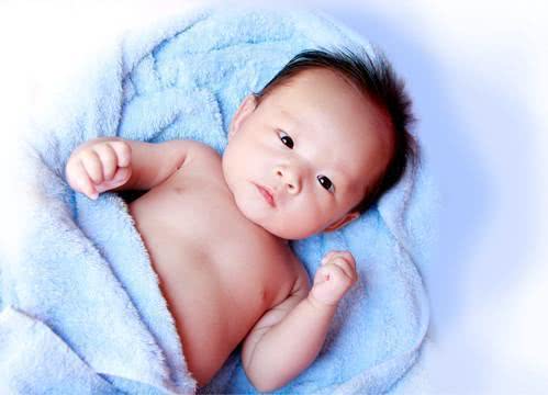 孩子睡觉时头上汗多是什么原因,宝宝缺钙头部会大量出汗吗